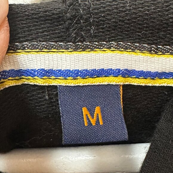 Black Hoodie with cool writting on Sleeve. Sz:M good condition - Picture 3 of 4